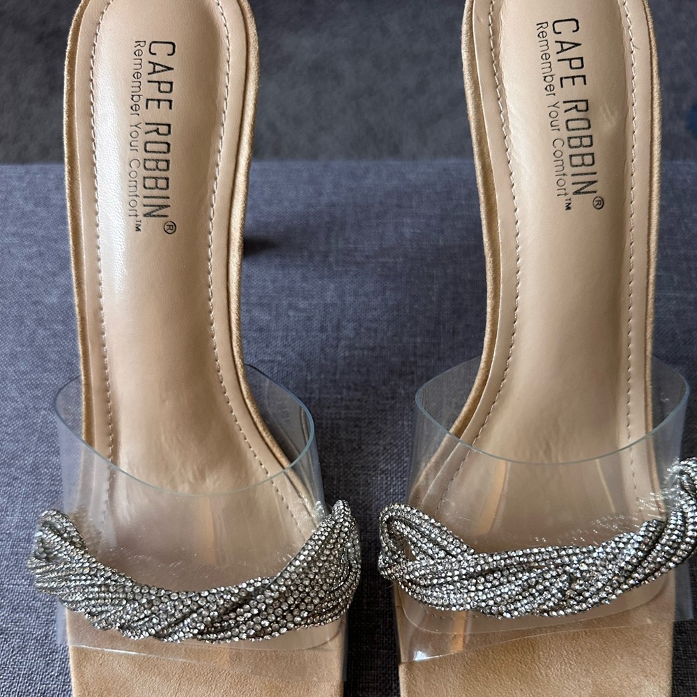 Cape Robbin sandals new never worn size 9